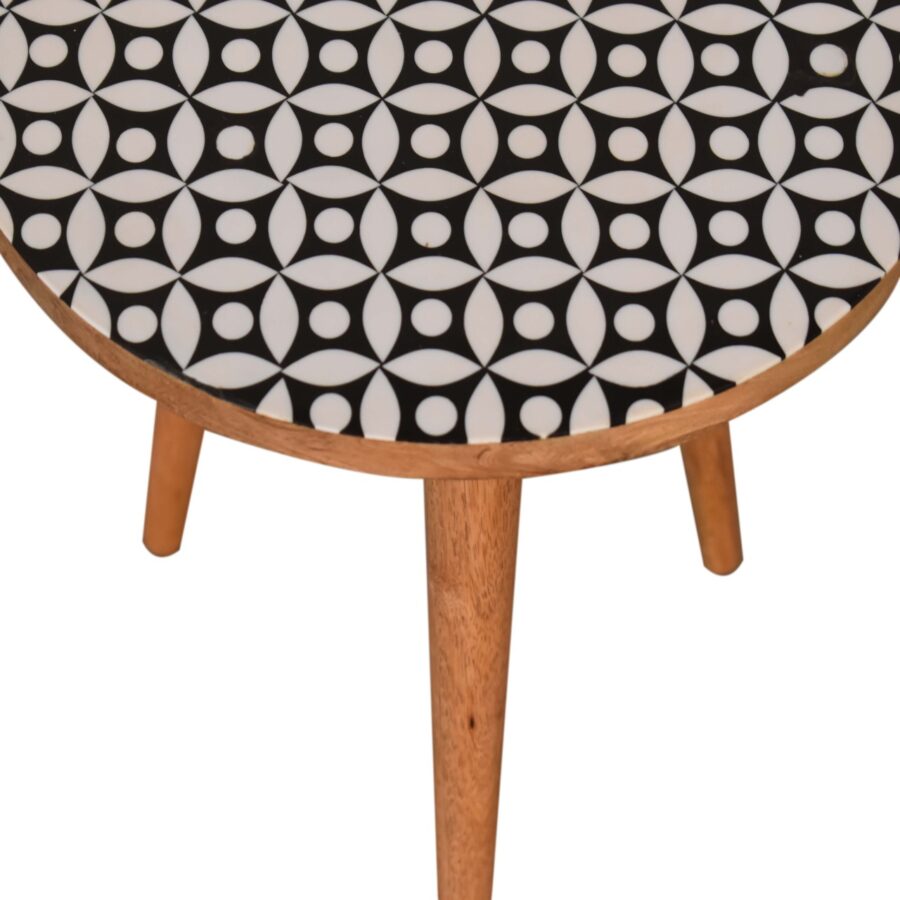 in1588 diamond print end table